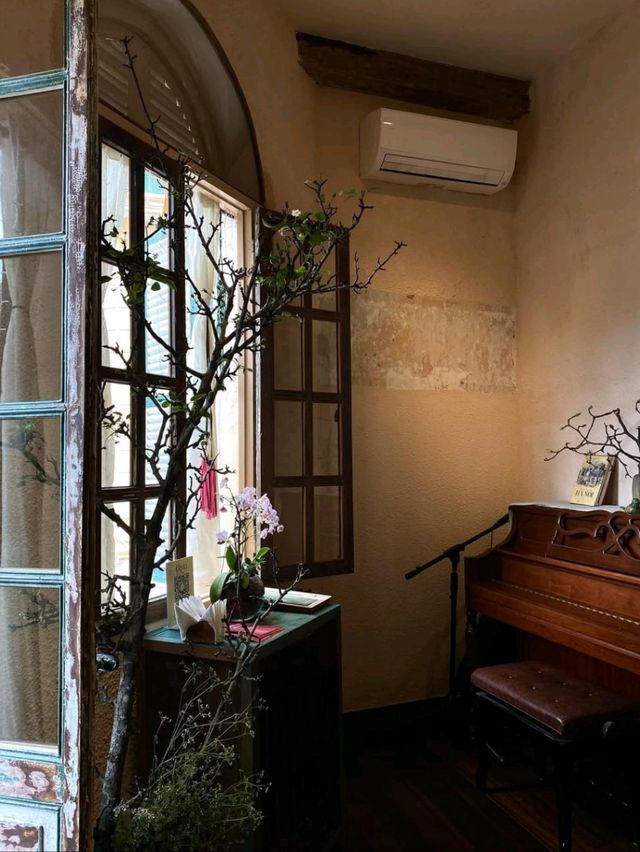 Cāga Café & Restaurant