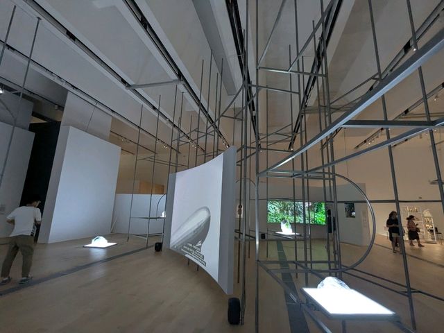 鶯歌 | 新北市美術館，銀白蘆葦造型的現代美術館