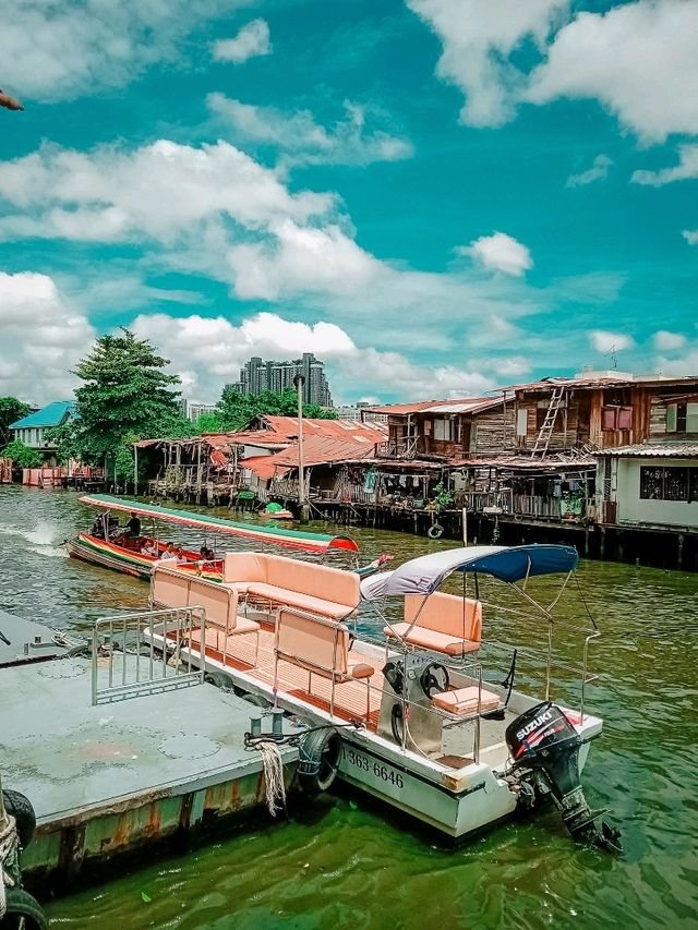 อู่เรือคาเฟ่ (Uruea Cafe Parking)