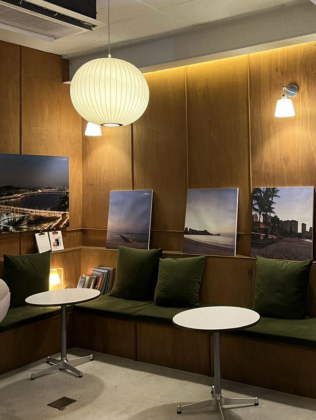 ☕✨ MET Lounge (멧라운지) – คาเฟ่และเลาจ์ลับๆ