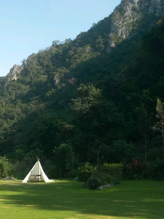 Hansar khaoyai