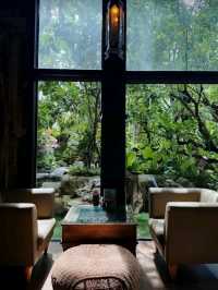 Muguet de Café & Art Space เป็นคาเฟ่และพื้นที่ศิลป