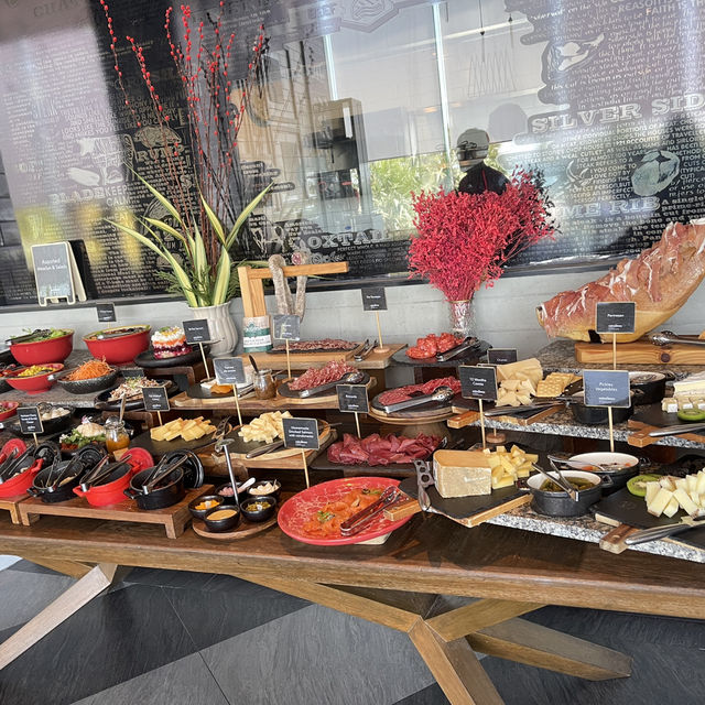 หนีร้อน นอนทะเลที่movenpick pattaya