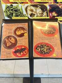 Rice Balls, Warm Hugs & Uncle Energy : Ei Ji Ban, Malacca