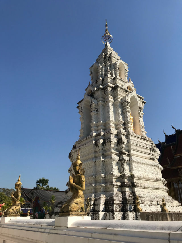 วัดเด่นสะหรีศรีเมืองแกน วัดสวยที่ห้ามพลาด