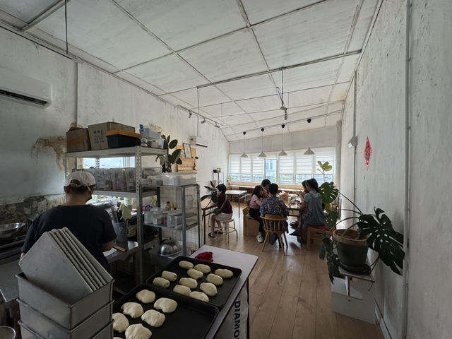 ☕ Nostalgic Mornings at Le Cafe
