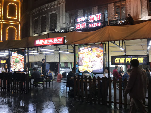 202507丹東： 安東老街夜散步：在歷史與燈火之間，尋一碗牛肉湯飯的安慰