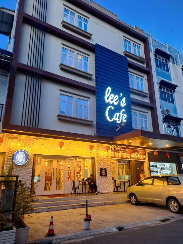 Lee’s Café & Bar: Where Every Table Has a Teddy