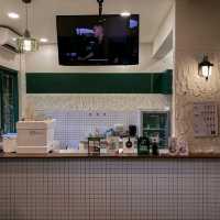 Little Contrast Cafe