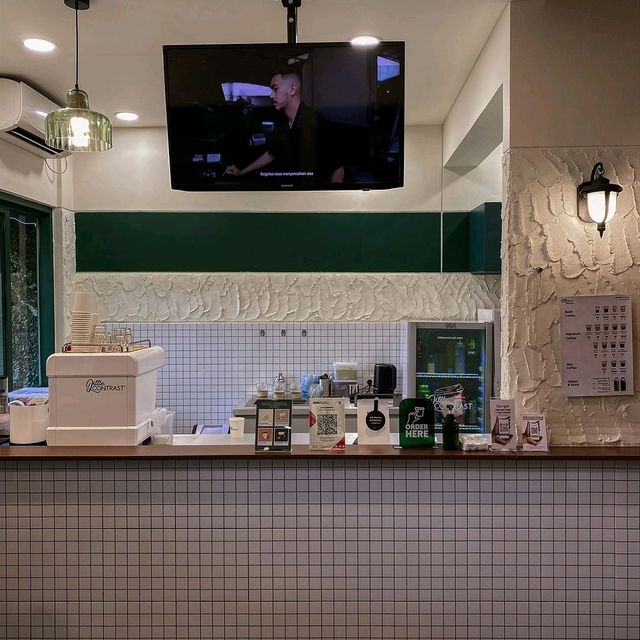 Little Contrast Cafe