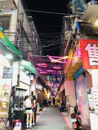 燈光閃閃五花十色的夜市❤️❤️❤️