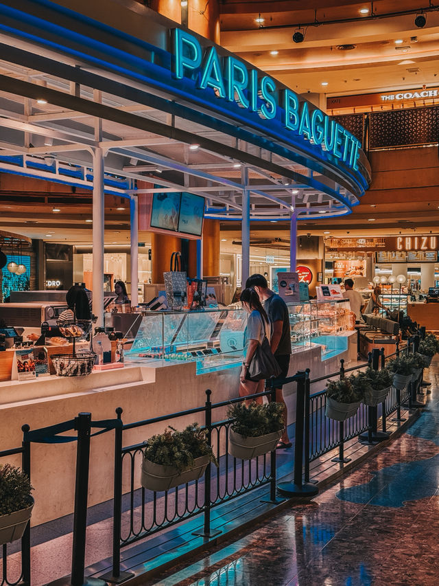 Parisian Calm After Lunch – Coffee & Chill at Paris Baguette