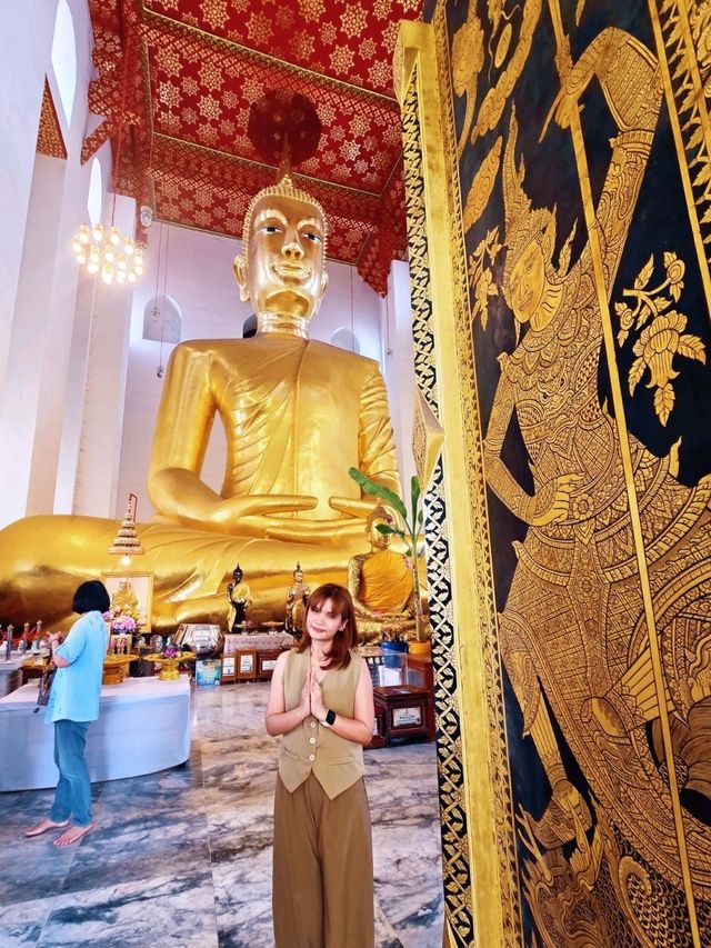 วัดไชโยวรวิหาร วัดเก่าแก่ที่มี หลวงพ่อโตองค์ใหญ🙏