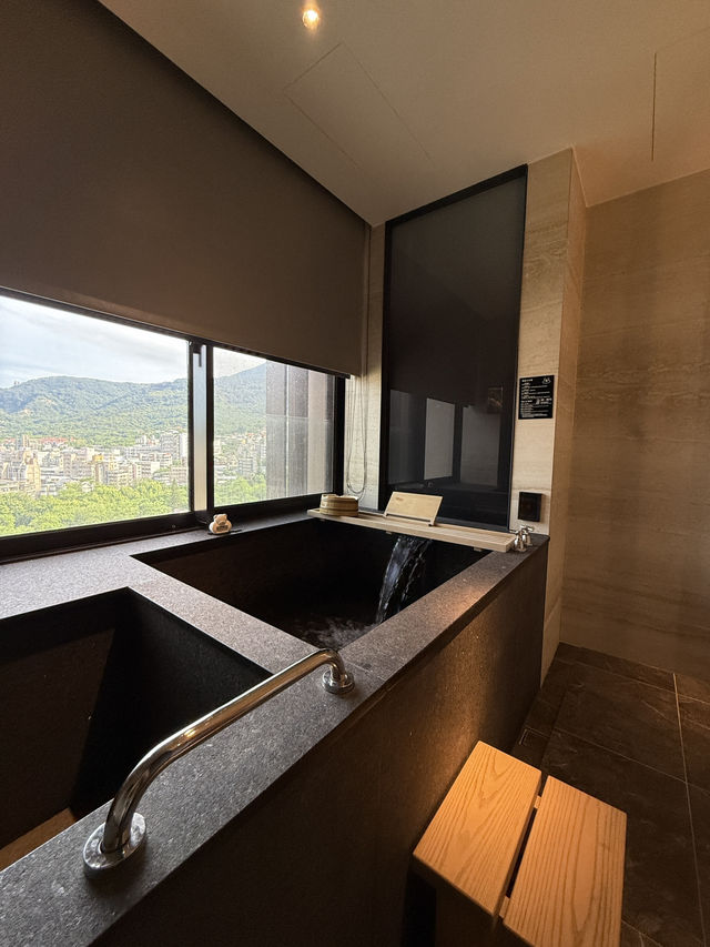 Relaxing hot spring stay in a convenient location