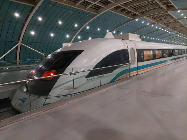Shanghai Maglev Line Shanghai Maglev Train (Pudong Airport Terminal 1 & 2 ←→ Longyang Road) round trip