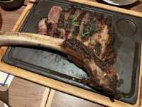 🍷 Opus Bar & Grill – A Flavorful Dining Experience at Voco Orchard