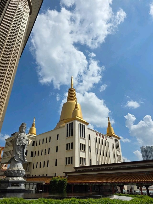 The Majestic Pagoda of 10000 Buddhas, a symbol of serenity and grandeur