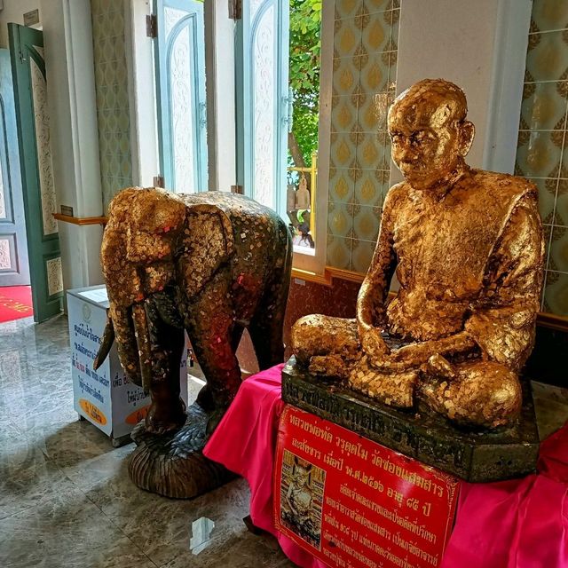หลวงพ่อดำแห่งแสมสาร
