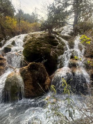 珍珠灘：水、光與石的交響曲