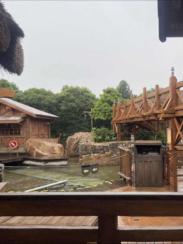 รีวิวเครื่องเล่นสุดหวาดเสียว Roaring Rapids 🎟️