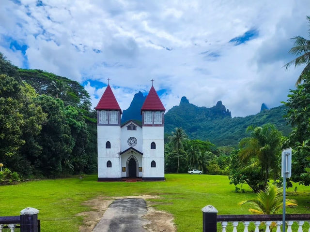 Tropical Paradise and Crystal Waters in Moorea