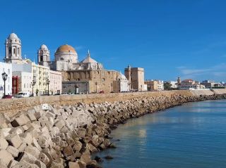 Historic Coastal Charm in Cádiz