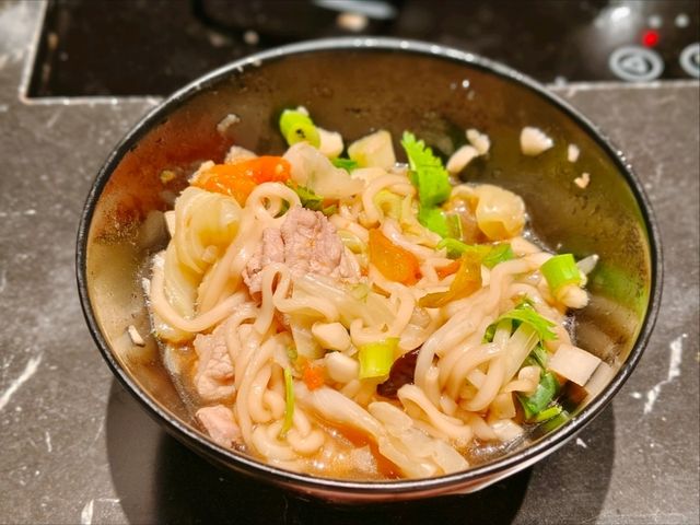 寧夏夜市吃宵夜好去處【拌伴石頭火鍋】🍲 寧夏夜市吃宵夜好去處【拌伴石頭火鍋】🍲