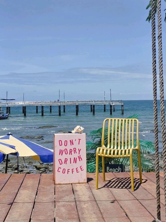 Tiny Island Cafe บางแสน ชลบุรี