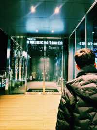 네온 사이로 피어나는 도쿄의 밤