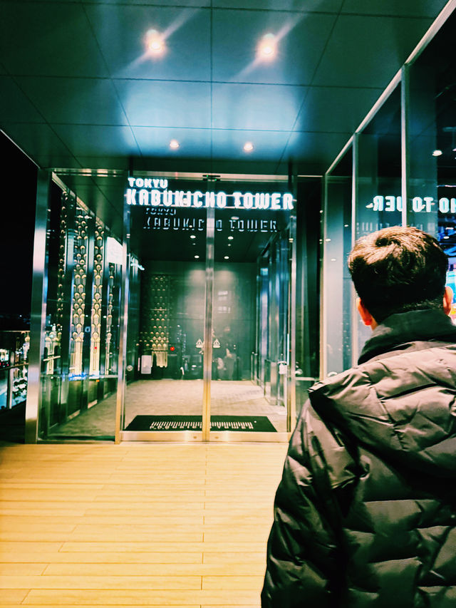 네온 사이로 피어나는 도쿄의 밤