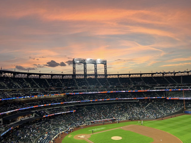 뉴욕의 황금빛 저녁, 시티필드에서 본 감동의 야구 경기