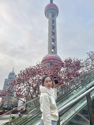 The Ultimate Chinese Influencer-Style Photo Spot for the Oriental Pearl Tower.