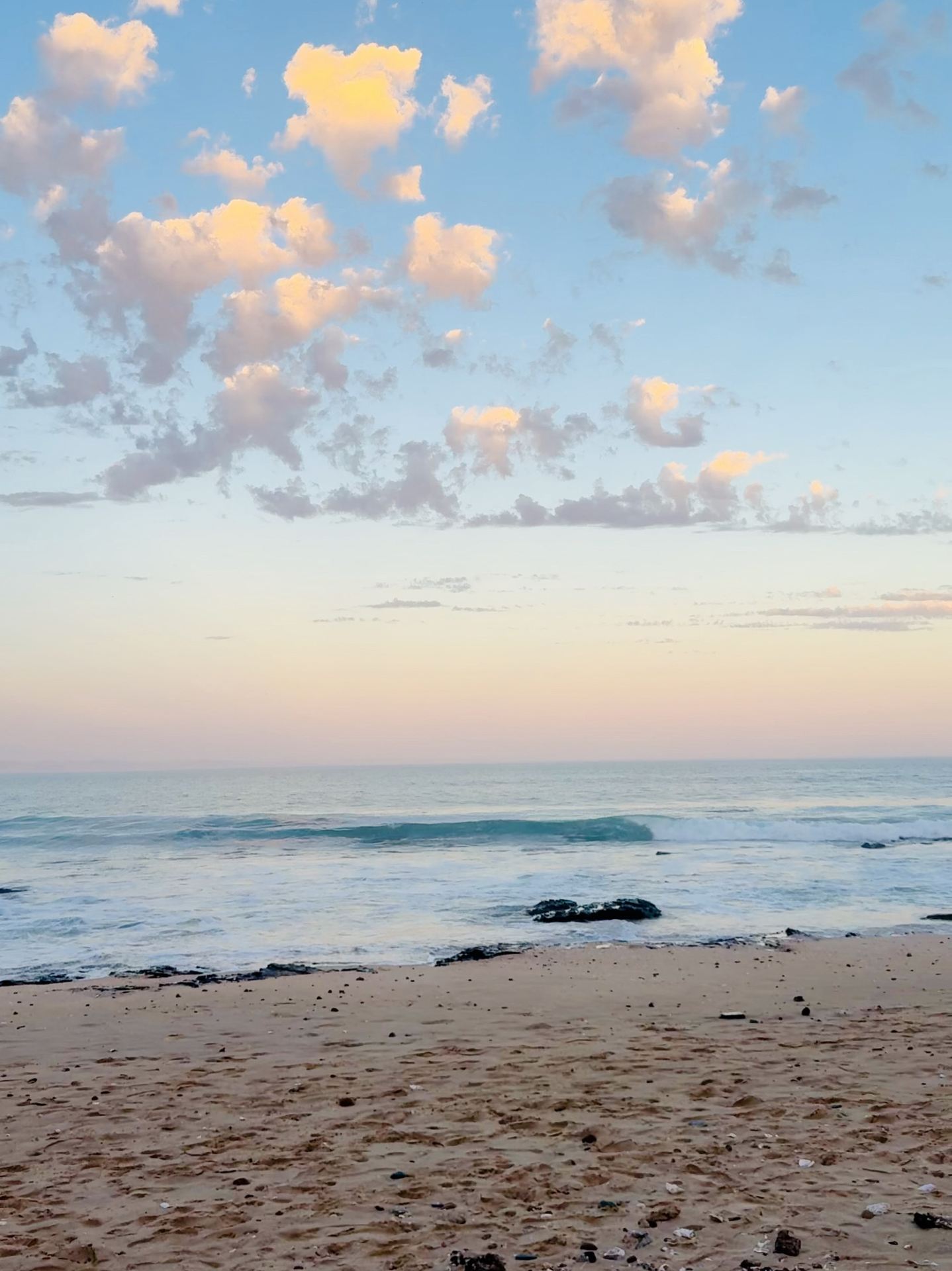 Jeffreys Bay – Ferreira Town 🌊🌅

A tranquil beach with picturesque skies.

Jeffreys Bay is a famous seaside town on the Eastern Cape, but the views from Ferreira Town offer a more simple and peaceful atmosphere than the hustle and bustle of a tourist town.

During my visit, the sky was filled with small clouds reflecting the golden and pink light of the evening. At times, a thin mist hung over the beach, creating a soft and dimensional atmosphere 🌤️

The beach stretches out with the rhythmic sound of waves crashing against the shore. Rocks are scattered along the shoreline, and looking out to sea, the horizon is so vast that there's almost nothing to obstruct the view.

This is another place where you don't need a lot of activity; just a slow stroll along the beach, listening to the waves, and watching the sky change color is enough. Just enough for a relaxing time in Jeffreys Bay 🌊

📍 Ferreira Town, Jeffreys Bay, Eastern Cape, South Africa
🌅 Evenings are perfect for enjoying the light and colors of the sky.
🏖️ Ideal for strolling, taking photos, and comfortably watching the sea.

Original photos taken by myself.

#JeffreysBay #FerreiraTown #SouthAfrica #EasternCape #AmateurTraveler