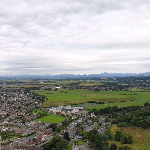 🏰✨ Soaring Above Stirling: Breathtaking Views! 🌄👀