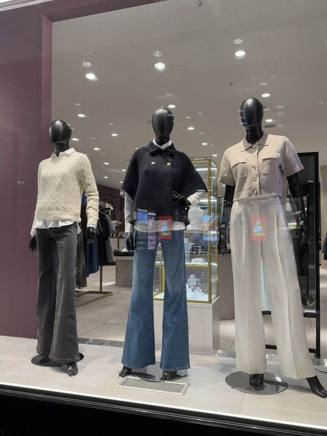Exploring Karl Johans Gate: Oslo's Lively Main Street🛍️