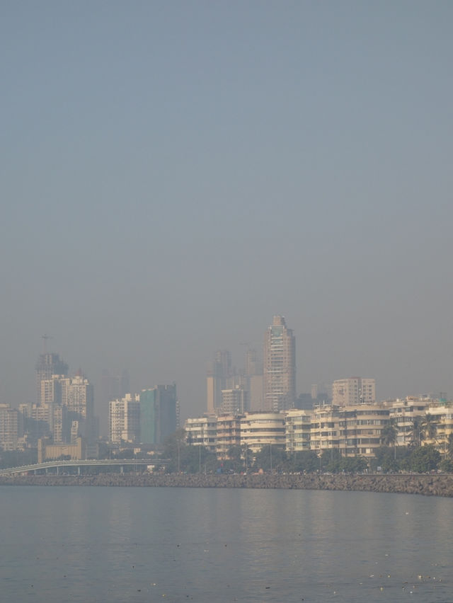 Marine Drive: A Stunning View of Mumbai’s Skyline