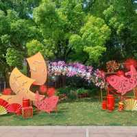Little parks in Shanghai, little water worlds in the heart of the city
