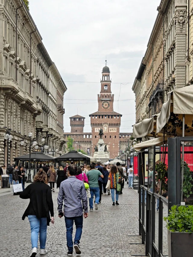 A Stylish Stroll Through Milan: Where Fashion Meets History
