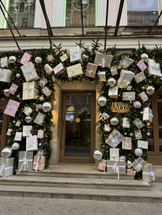 A Sea of Gifts on the Festive market Street! 🎁🎄