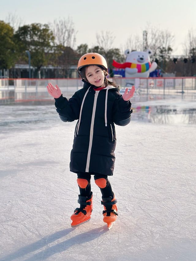 Nanjing outdoor ice skating ⛸️ 