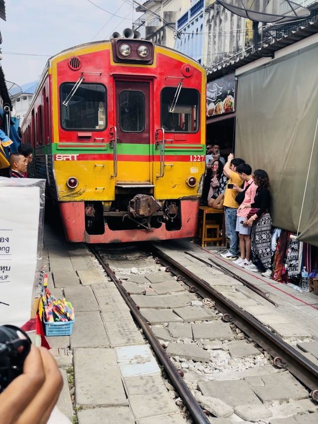 Shop🛍️and STOP When The Train🚞 Passes