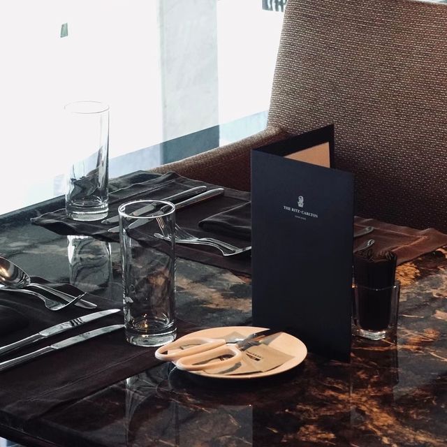 香港｜坐擁無敵海景的麗思卡爾頓酒店