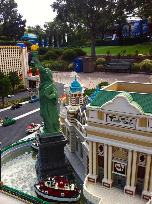 Let children scream in the LEGO-themed park - a big world created by small building blocks.