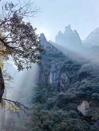 三清山,在14億年花崗岩包圍中的秀美石林