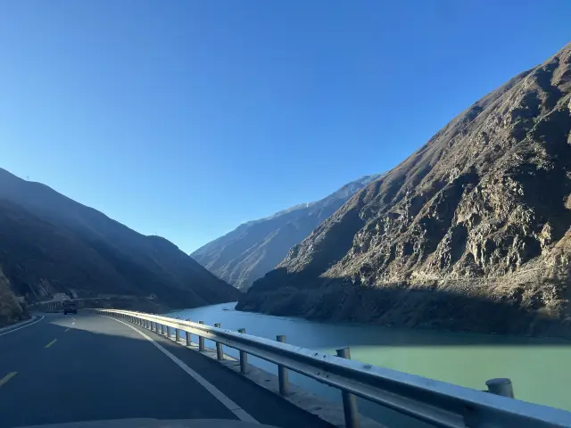 Jinsha River National Highway 215 Self-driving