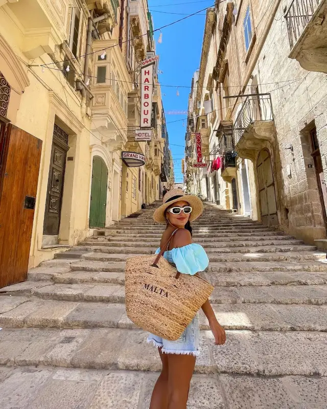 Malta: 5 Irresistible Reasons to Experience this Mediterranean Paradise! 🇲🇹