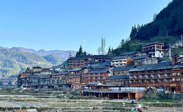 Zhenyuan Ancient Town and the Qianhu Miao Village in Zunyi