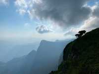 地球的邊緣：涼山州雷波龍頭山大斷崖