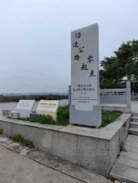 在廣西防城港北侖河大橋下面矗立著一座百年界碑，就是光緒年間設立的欽州5號界碑