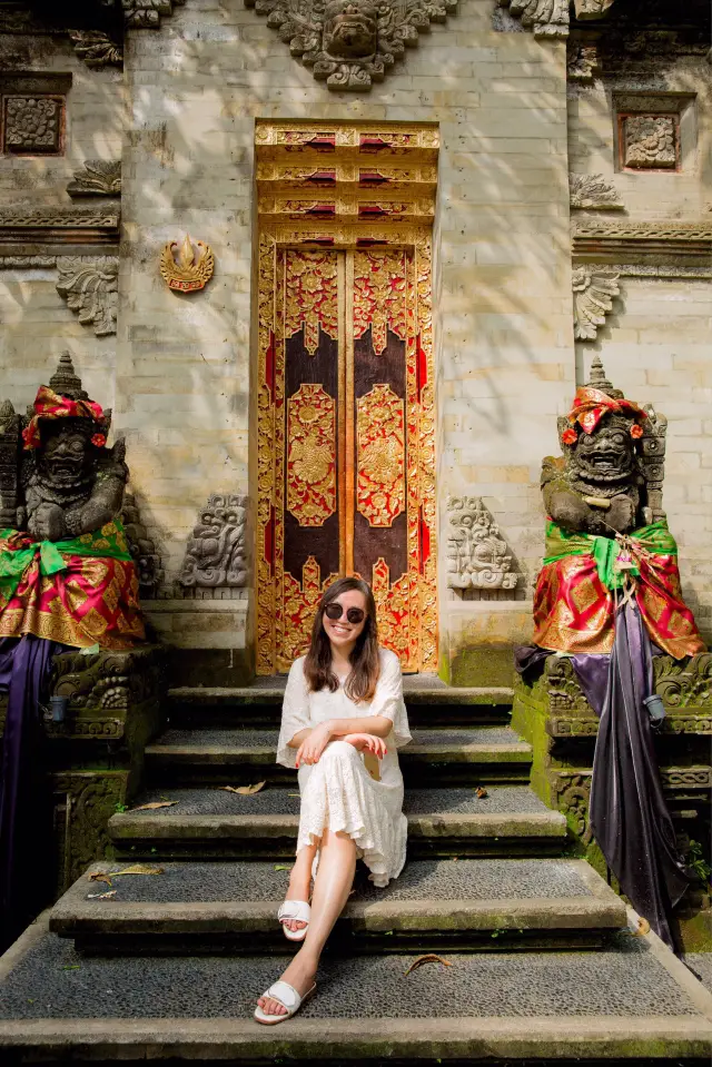 Seeking past and present lives at the Ubud Palace, encountering the legendary 'Ketut'